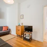 Apartamento Soalheiro No Bairro Alto / Chiado
